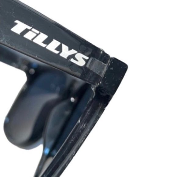 UVA & UVB Protection - Classic Sunglasses by: Tilly’s - Picture 10 of 11